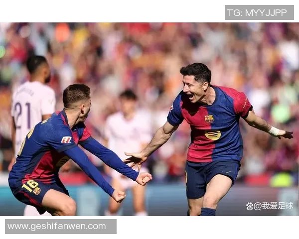 足球明星与球迷亲密互动的精彩瞬间与感人故事分享